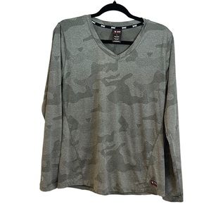 Tapout long sleeve camo workout activewear large t-shirt poly/spandex